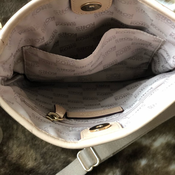 Michael Kors crossbody - Picture 5 of 6